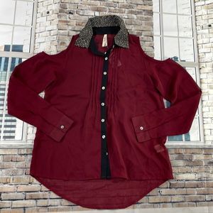 NWT Women’s Truth Red & Black Studded Open Shoulder Sheer  Shirt ( XS) GD14